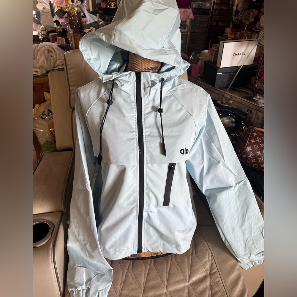 SOLD Alo windbreaker